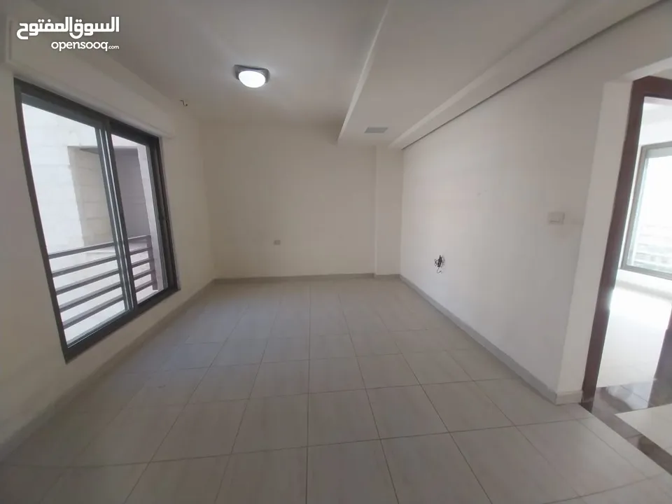 شقة غير مفروشة للإيجار ( Property 38980 ) سنوي فقط