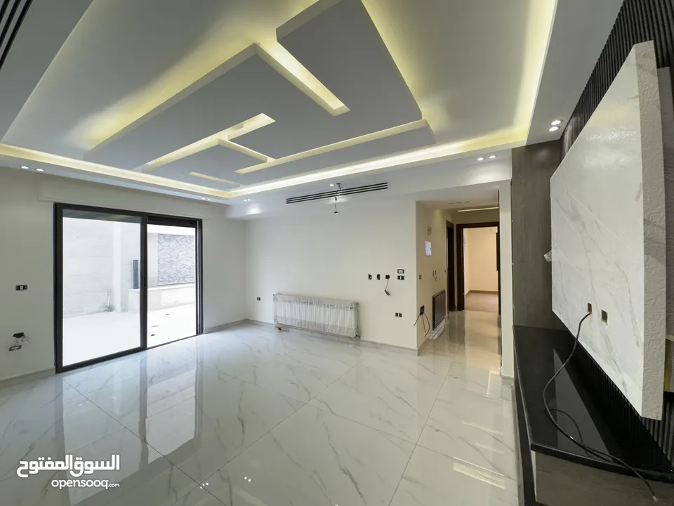 شقة شبه ارضي مساحة 200م وحديقة 250م مميزة للبيع بخلدا بسعر مميز تشطيبات مميزة (مشروع 111)