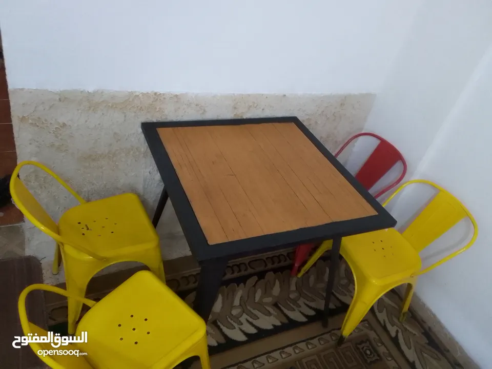 ثلاجة عرض ممتازه للبيع وتبريد ممتاز شغاله وما ناقصها شي ممتازه لا تحتاج صيانة