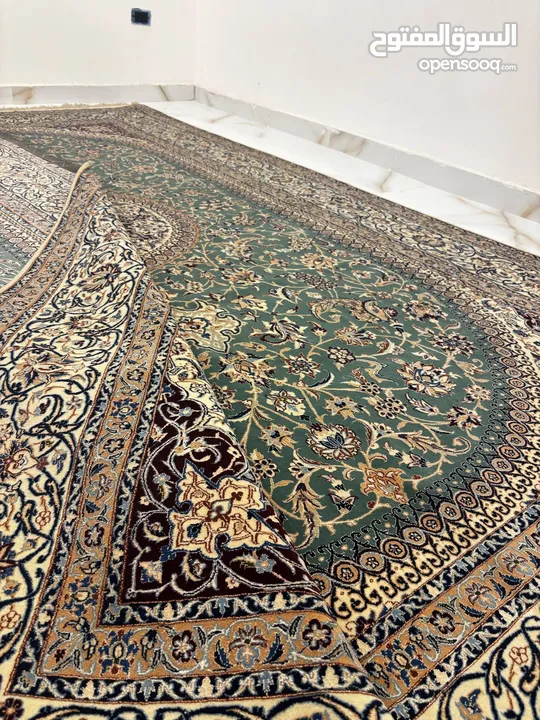 سجاده عجمي هاند ميد كأنها جديده عمرها 30 سنه كل ما كبر عمرها زادات قيمتها