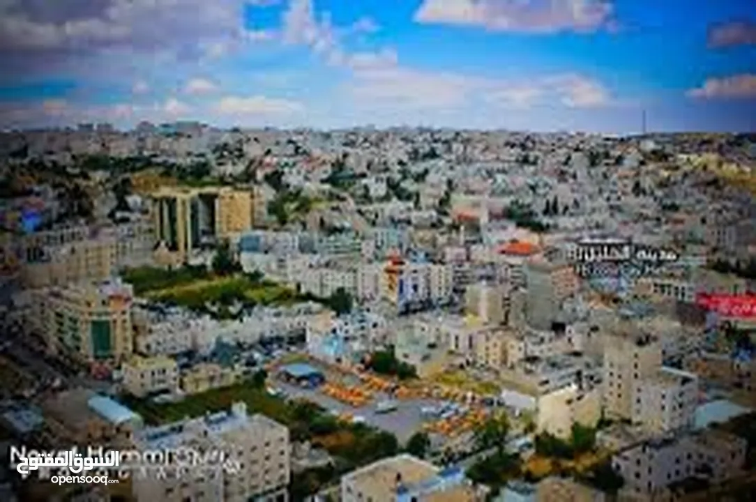 شقه مكتبية مكونه من طابقين كل طابق 50 م على شارع الحرس الرئيسي بجانب بنك فلسطين