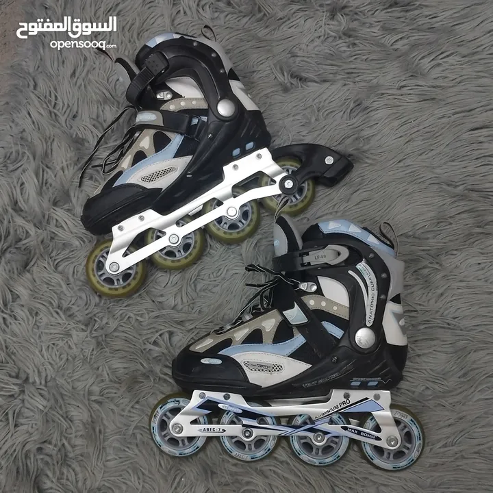 سيارة أطفال