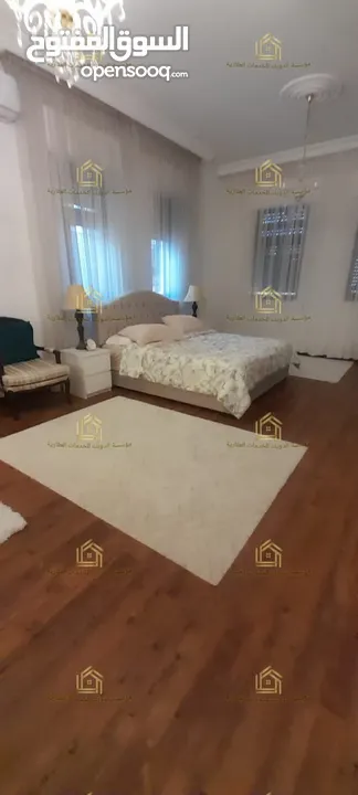 فيلا مفروشة فاخرة / ذات إطلالات رائعة/ اعلان رقم ( V119 )