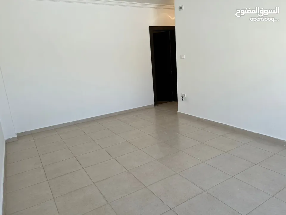 شقة غير مفروشة للإيجار ( Property 40132 ) سنوي فقط