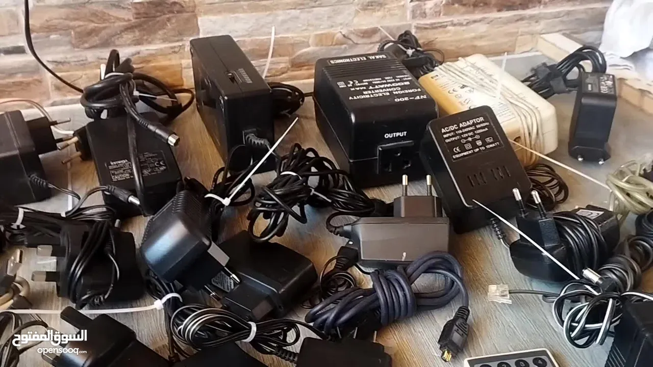 محولات و شواحن كمبيوتر و هواتف للبيع