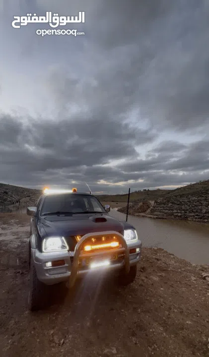 متسوبيشي ماقنومL200 2001