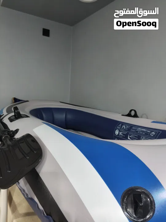 قارب ينفخ boat