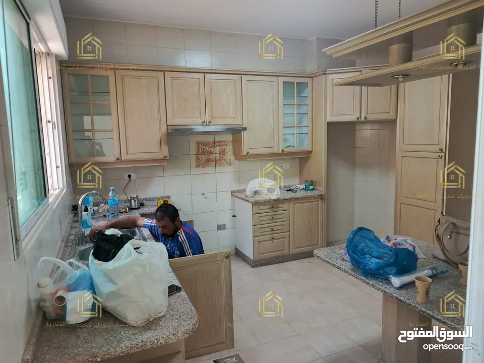 شقة مجددة - ام السماق - 3نوم - 190م - بلكونتين بإطلالــــه مميزة - قرب الخدمات العامة