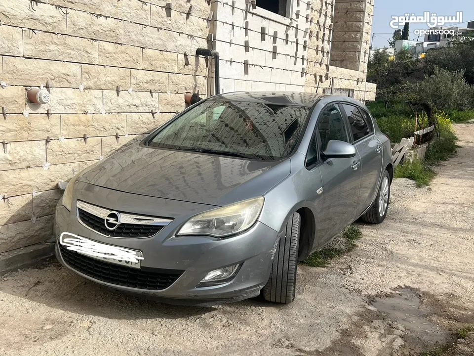 اوبل استرا 2011