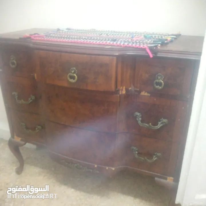 خزانه تفصيل زان تركي مستعمله بحالة الوكاله للبيع بسعر مغري