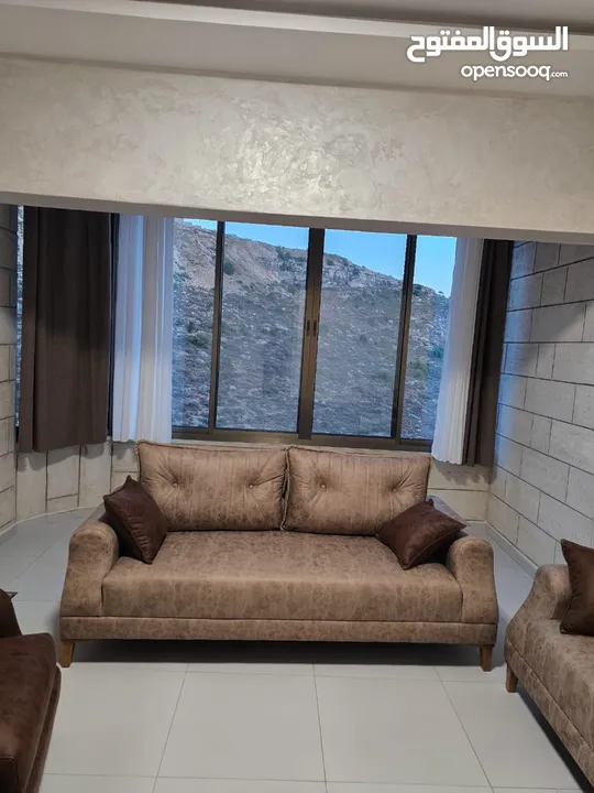 شقه مفروشه فرش جديد للايجار لعائله صغيره او عرسان