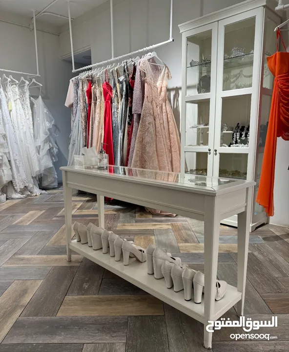 بيع بالجملة - فساتين أعراس ومكملات بنوعية عالية (بسبب إغلاق المحل- السعر الكامل داخل المنشور)