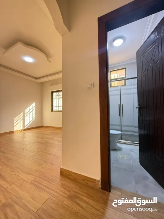 شقه مميزة للبيع في الطيرة رام الله طابق شبه ارضي