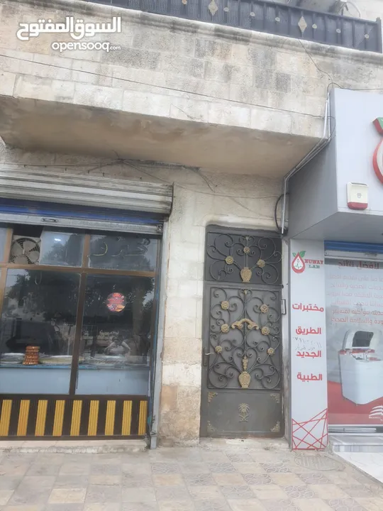 عمارة تجاريه مكونه من 4 مخازن تجاريه موجرة كاملا وشقتين موجرة  المخازن موجرة مختبرات طيبه وخبز