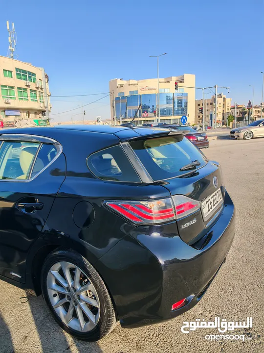 LEXUS-CT200 بحالة الوكالة فل عدا فتحه فحص كامل