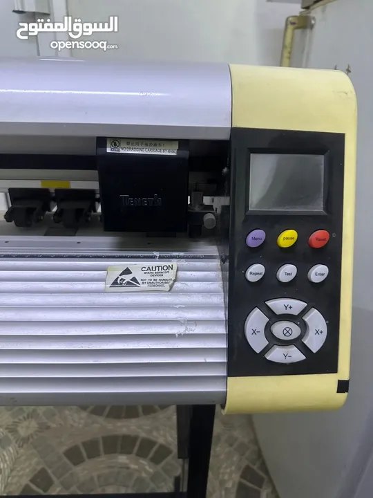 آلة التقطيع بلوترPlotter cutting machine