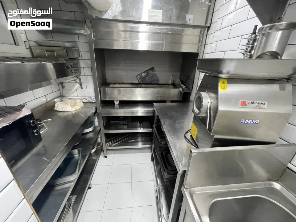 للبيع مطعم سوري متكامل في موقع مميز بعجمان