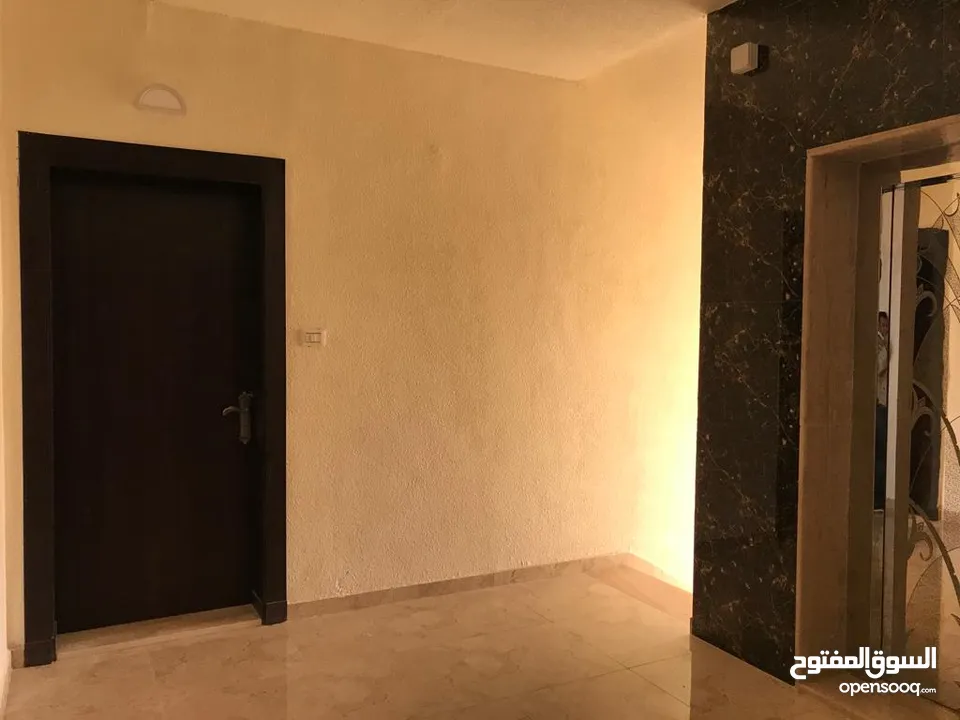 شقة راقية مفروشة للإيجار مقابل البوابة الشمالية - Modern furnished apartment for rent