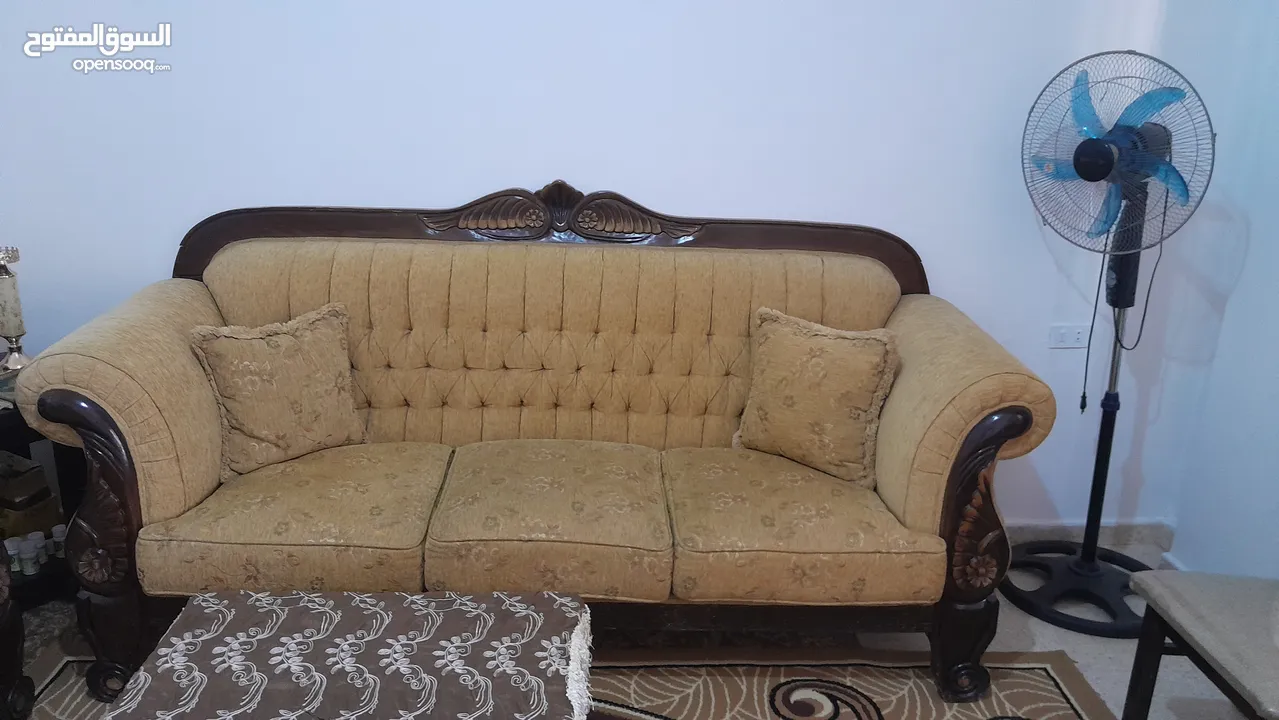 كنب للبيع ثلاثية وثنائية وطقم طربيزات