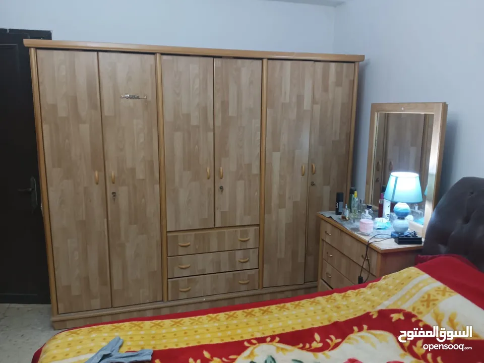 نشتري جميع انواع الاثاث المستعمل والخردوات والنثريات