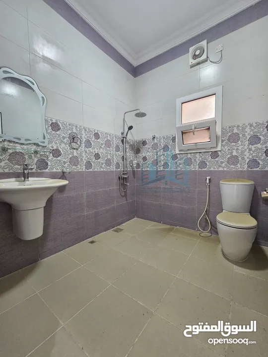 فيلا حديثة راقية Beautiful 6+1 BR Villa near Al Araimi Boulevard