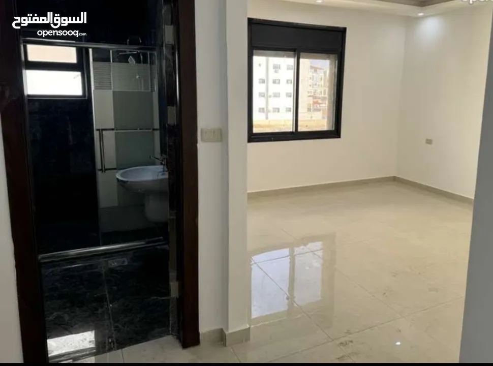 شقة طابق ثاني للبيع من المالك مباشرة حي الرشاد بناء جديد  عرض خاص على اخر شقة بالاسكان