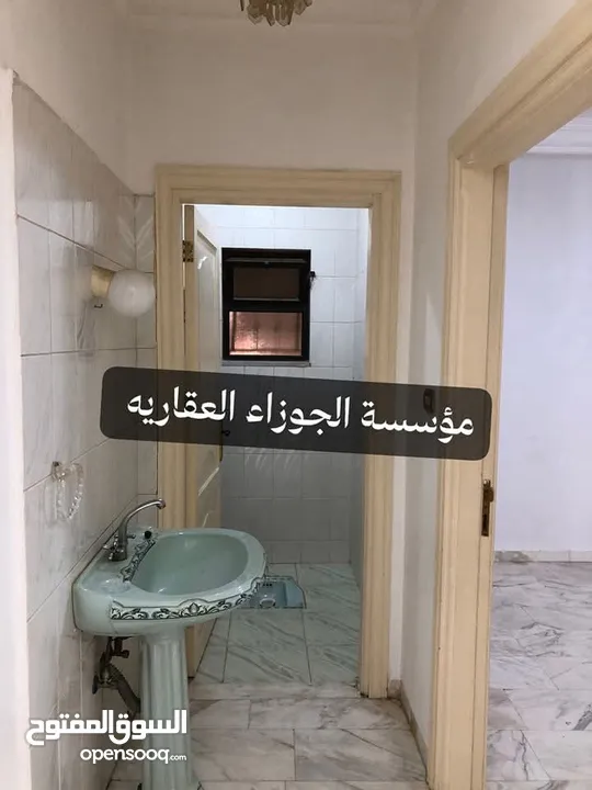 بيت مستقل فارغ للايجار في منطقة الزهور مساحة 250 متر داخلي مع حديقة 300 متر