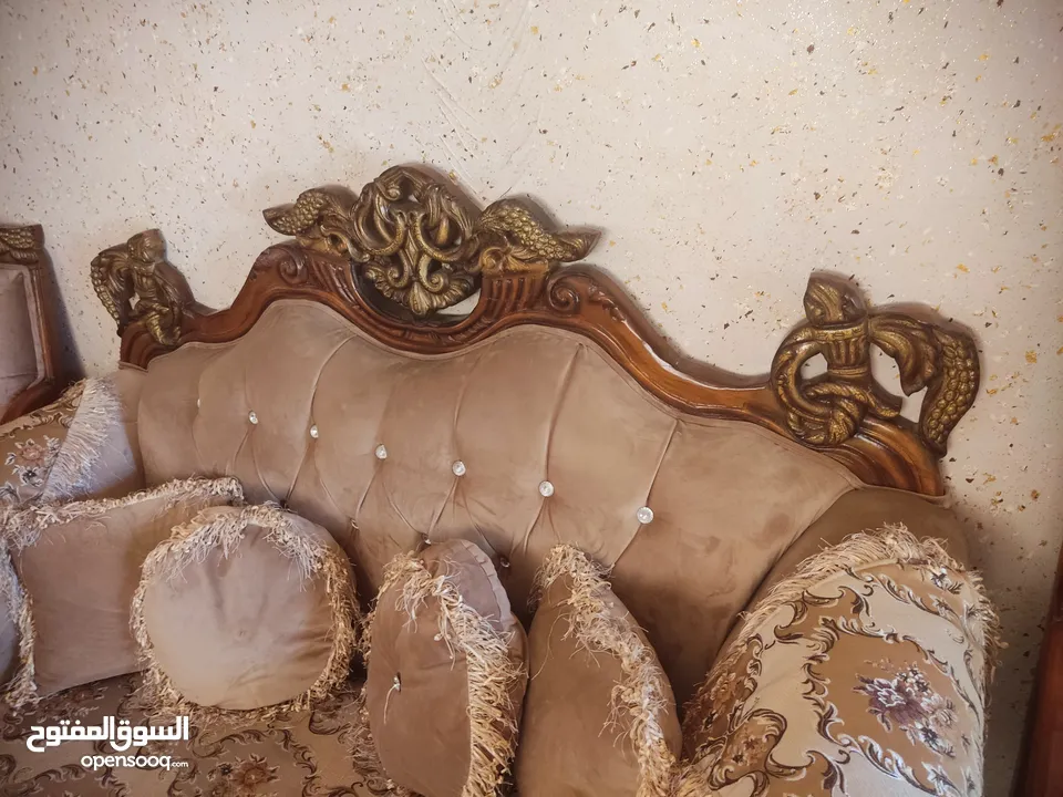 طقم كنب زان مكون 12 مقعد عباره عن طقمين