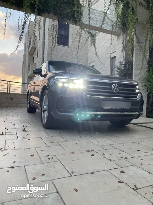 طوارق 2019 ار لاين فل الفل بحالة ممتازة جدا دهان الشركة للبيع
