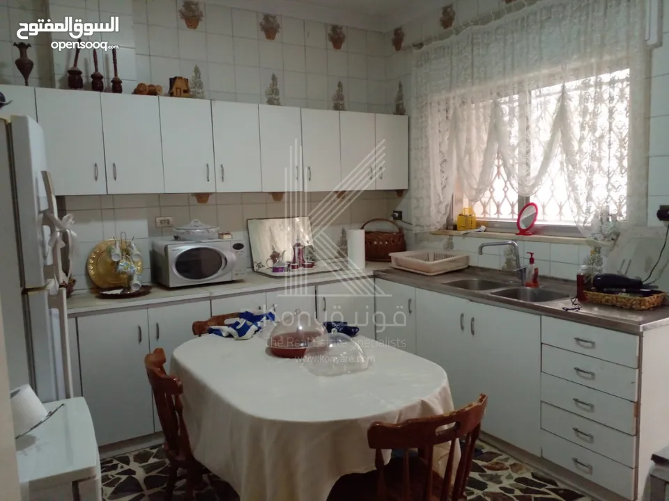 عمارة سكنية للبيع في ام السماق