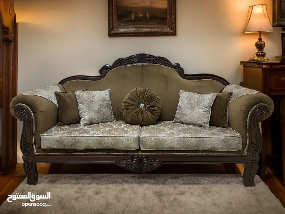 كنب زان مع الطاولات