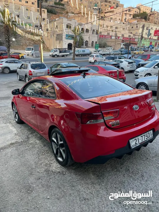 كيا فورتي احمر فل كامل مع فتحة بحالة ممتازة... للبيع