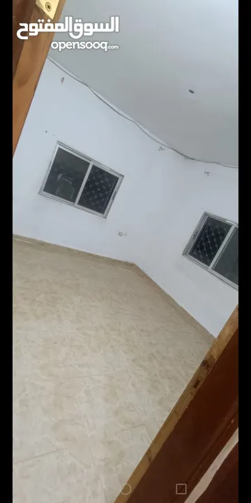 بالمفرق با القرب من السكة