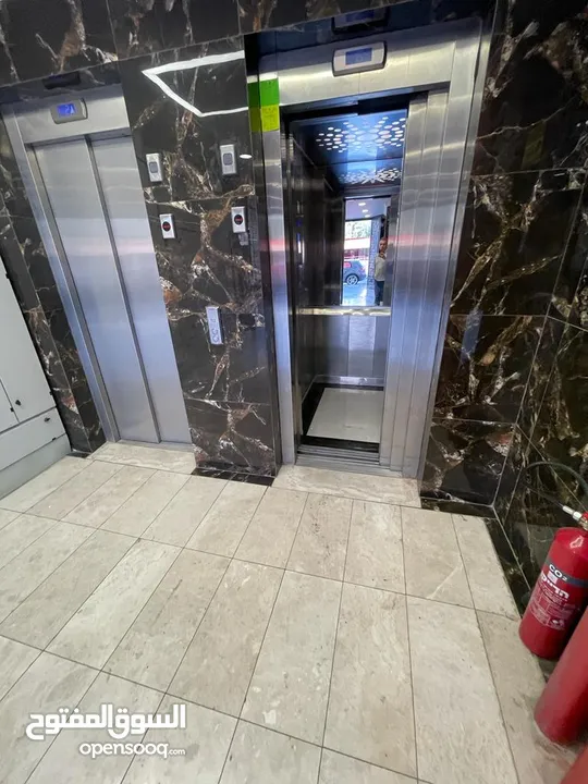 مكتب للبيع موقع مميز جدا  برج الساعة