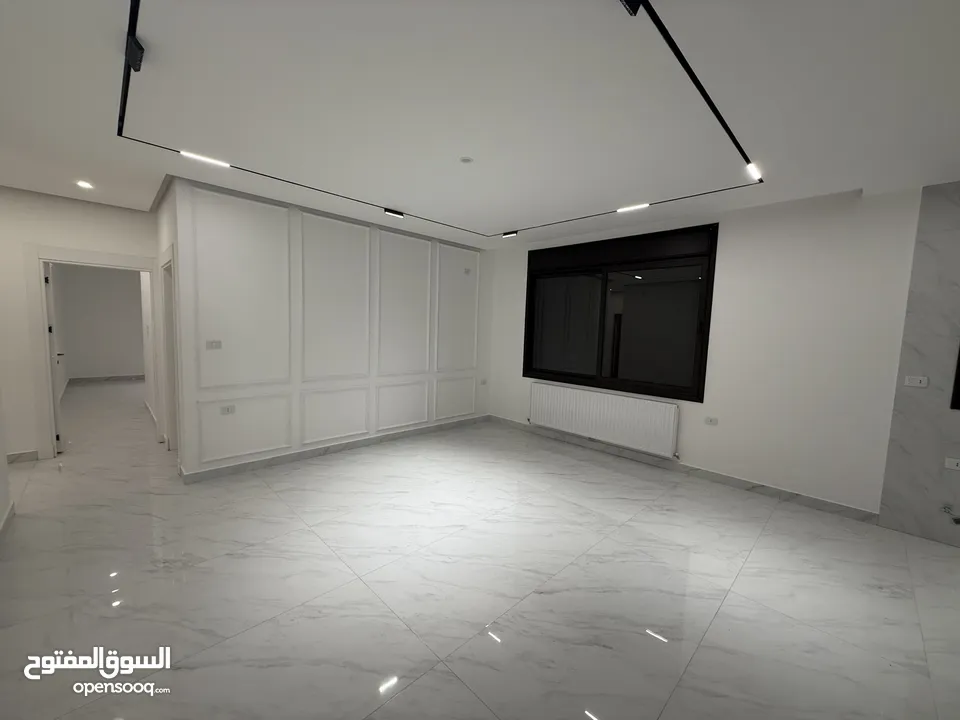 بالاقساط شقة طابق ارضي مساحة 200 م + 100 م ترس