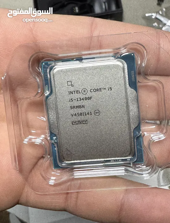 للبيع جهاز كمبيوتر كامل للألعاب والعمل الاحترافي