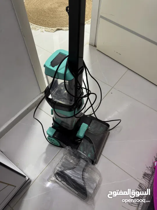 مكنسة كهربائية للسجاد والبلاطً