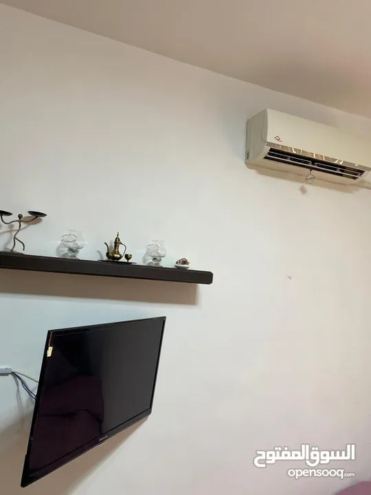 ستوديو مفروش كامل مميز جدا للبيع في موقع مميز مقابل الباب الرئيسي للجامعه الاردنية