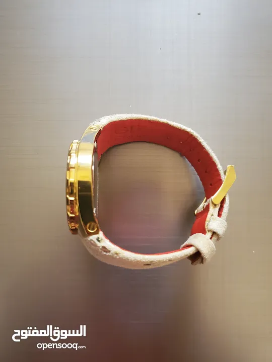 ساعة يد نسائية من جيانفرانكو فيري مطلية بالذهب ستانلس ستيل/ Gianfranco Ferre Mother of Pearl Gold-Pl