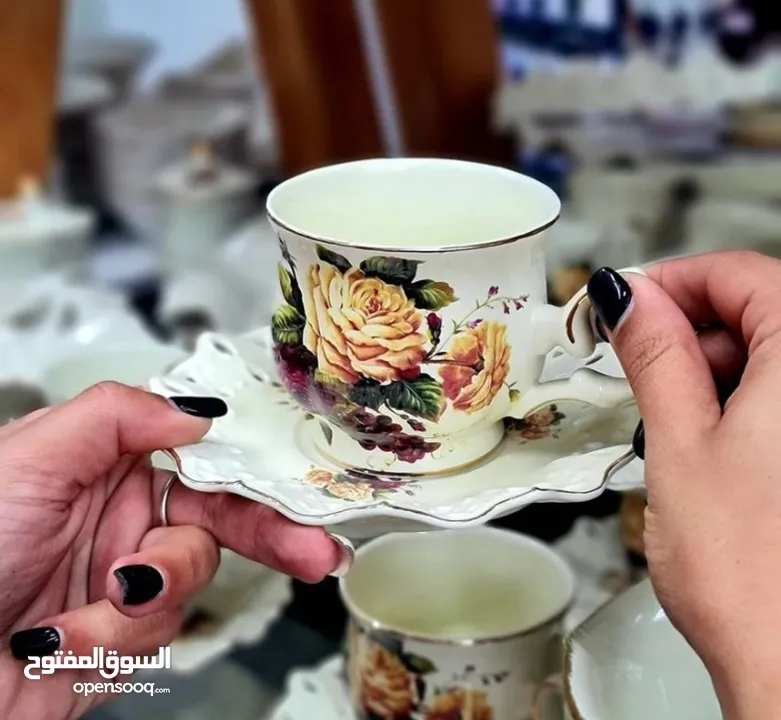 طقم شاي 6 كاسات و 6 صحون بحالة الجديد