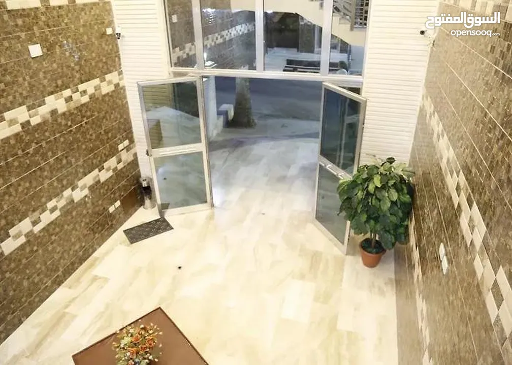 عمارة استثمارية بدخل دائم وممتاز للبيع بالقرب من الدوار الرابع بسعر لقطة