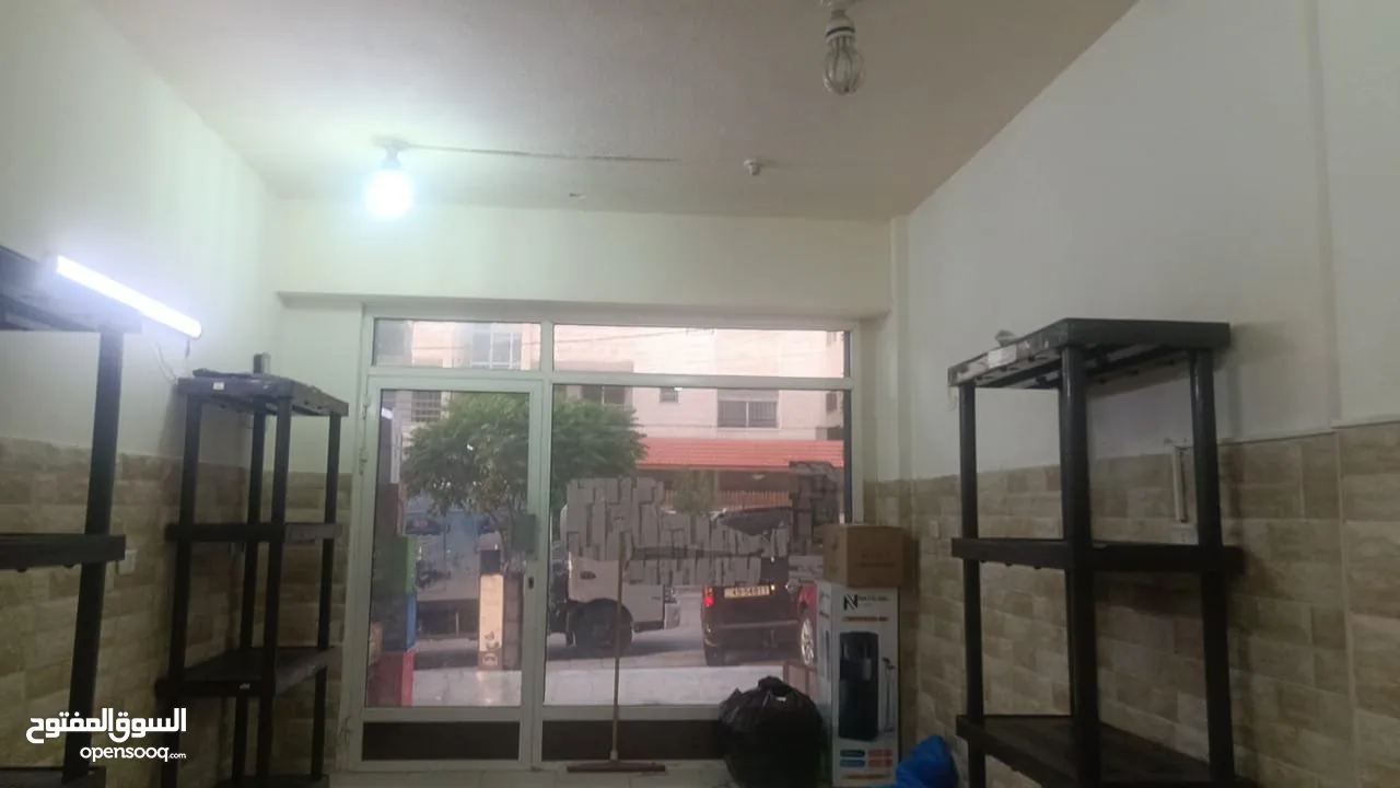 محل تجاري للايجار في جبل طارق بجانب بقالة الهدى  بعد اسواق طارق باتجاه قهوة سكر. موقع حيوي. خط باص