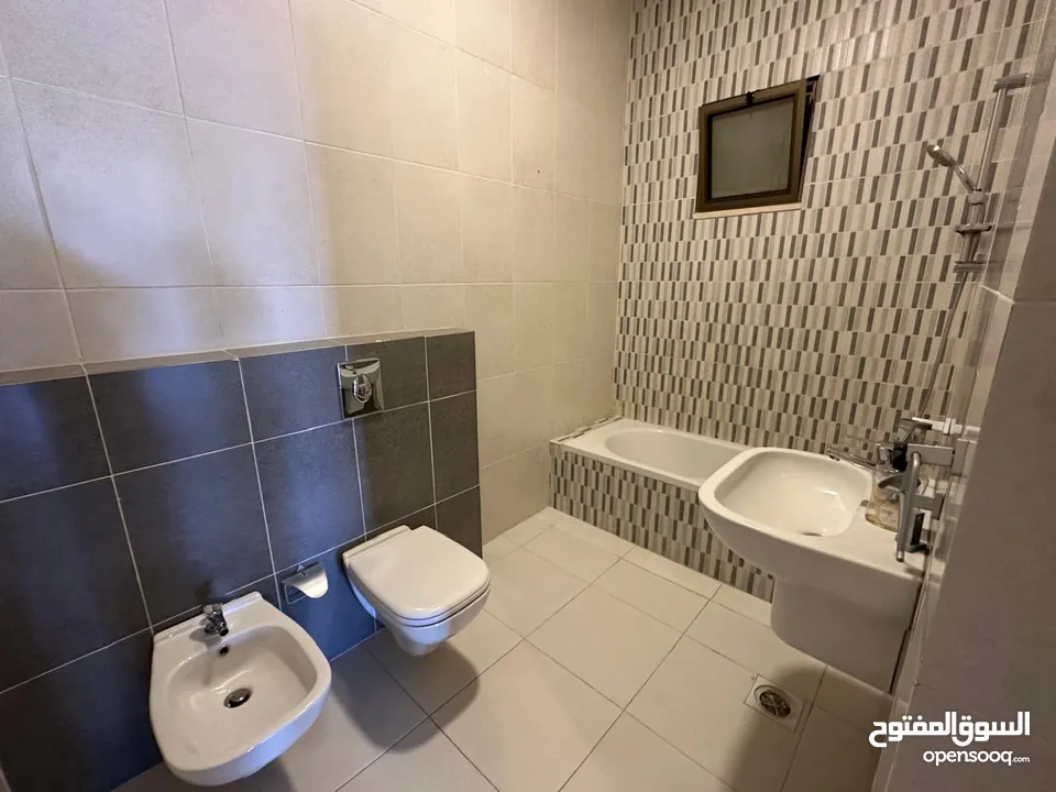 شقه غير مفروشه للأيجار في طريق المطار ( Property 40590 )-174899580