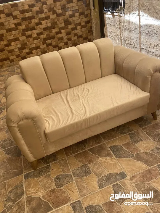 طقم كنب 7 مقاعد بحالة الوكالة  بسعر مغري