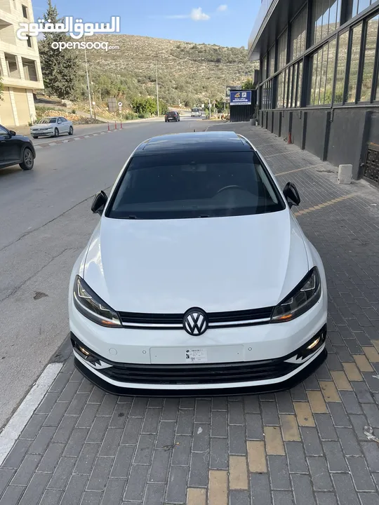 فولكس فاجن جلف MK7.5 2018 فل الفل بحالة الشركة