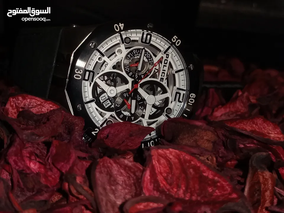 ساعة رجالية police الماركة الإيطالية المشهورة