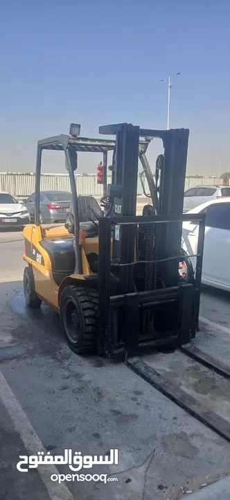 Forklift 2012 for sale in Abu dhabi Urgently. 45000dhs