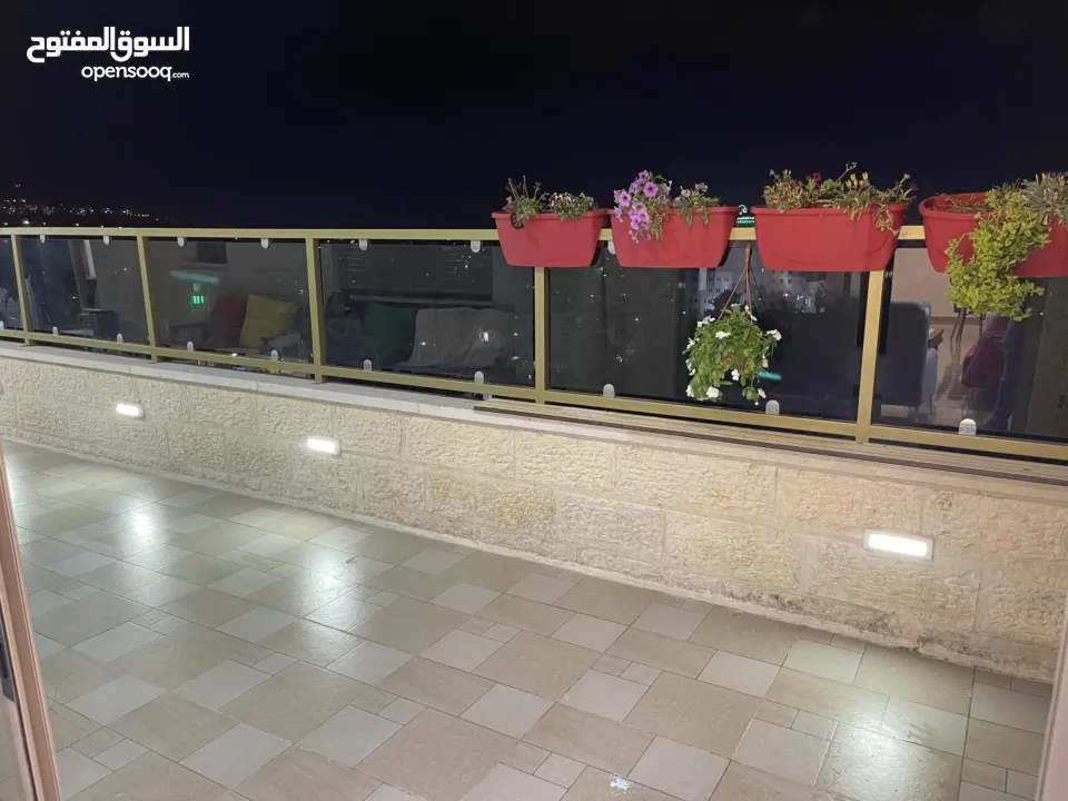 روف للايجار مفروش بالكامل اطلالة رائعة وموقع استراتيجي في اجمل مناطق البيرة