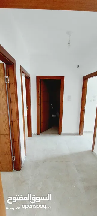 شقة مميزة للبيع بالماصيون حي عين منجد مع ترس ممتاز