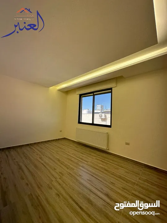 شقة ثالث مع رووف / 4 غرف نوم مساحة 248م2 بأم زويتينة